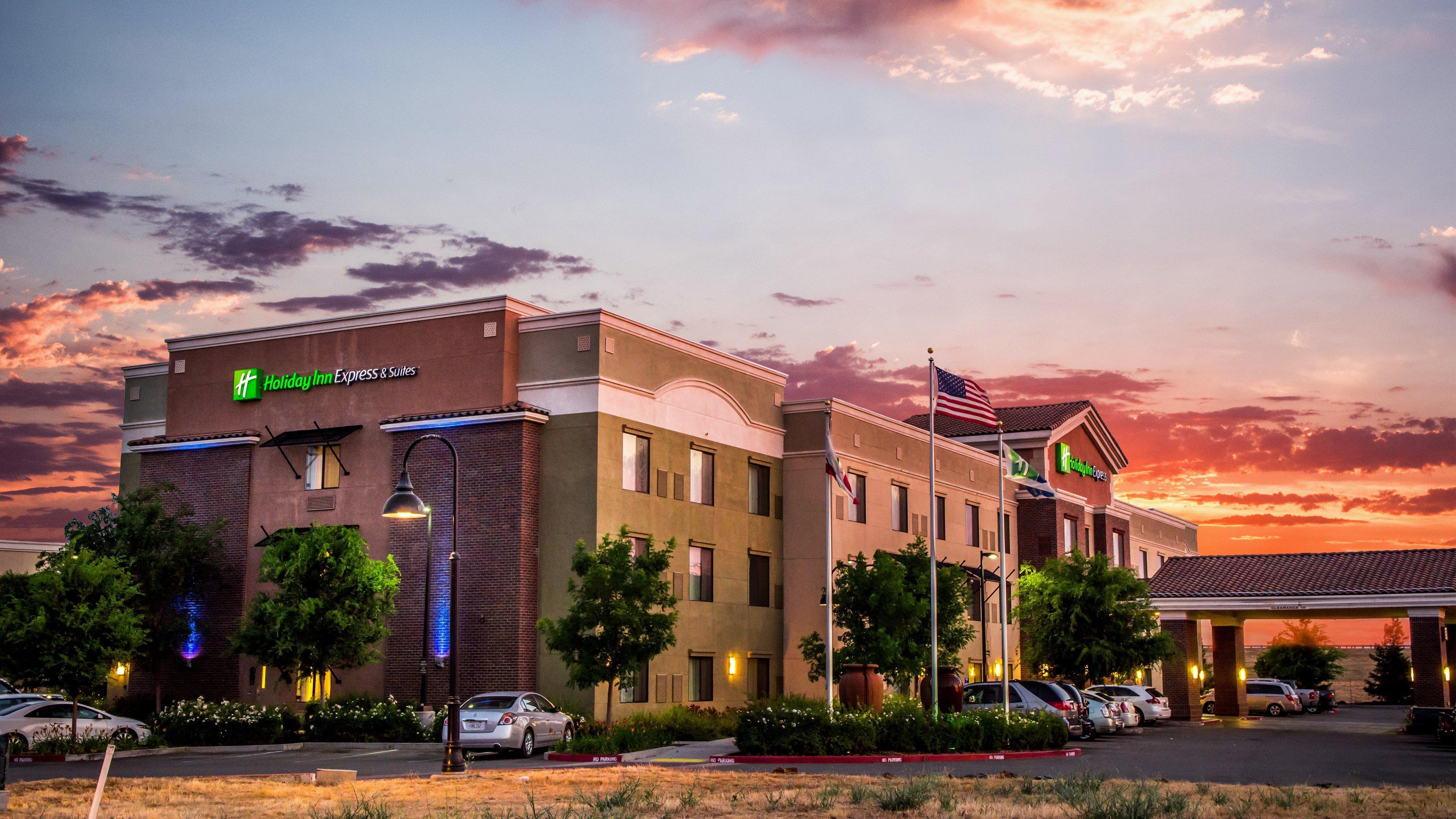 Holiday Inn Express Hotel & Suites Lincoln-Roseville Area, An Ihg Hotel Exterior photo